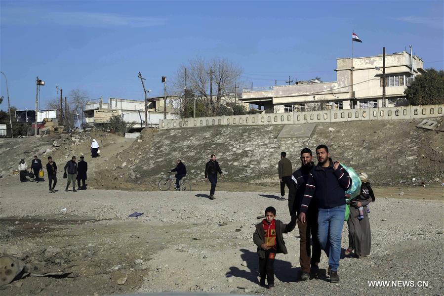 Iraqi government forces advanced further Tuesday in Mosul amid fierce clashes with Islamic State (IS) militant group, as the troops are nearly recapturing the whole eastern bank of the city, a military statement said