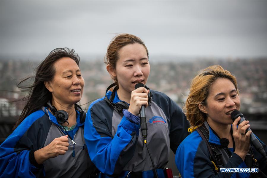AUSTRALIA-SYDNEY-SYDNEY HARBOUR BRIDGE-KARAOKE