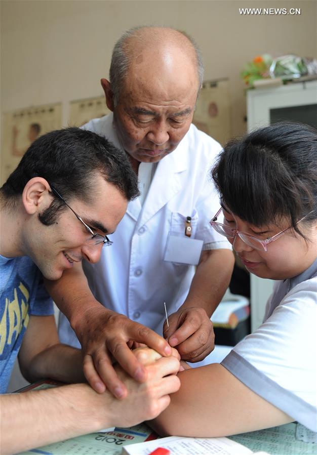 CHINA-TRADITIONAL MEDICINE-ACUPUNCTURE THERAPY (CN)