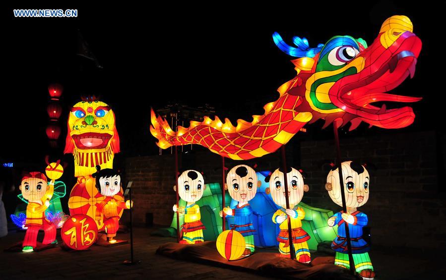 CHINA-XI'AN-CITY WALL-LANTERN FAIR (CN)