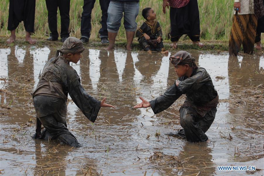 INDONESIA-WEST SUMATRA-TRADITIONAL MARTIAL ART