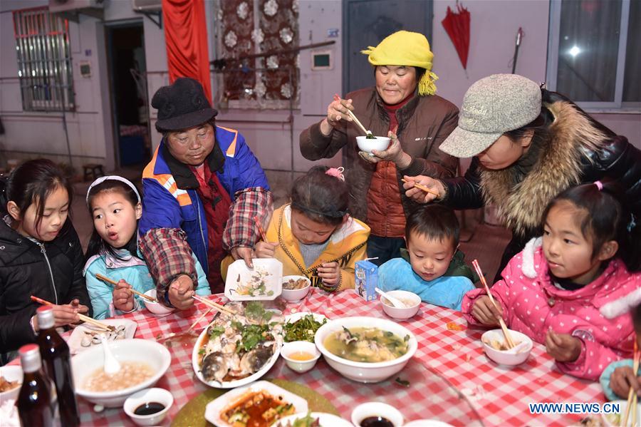 CHINA-ZHEJIANG-NINGBO-VOLUNTEER-FESTIVAL MEAL (CN)