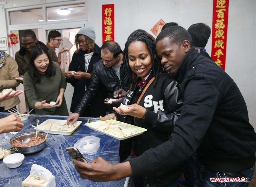 CHINA-SHANGHAI-LUNAR NEW YEAR-FOREIGN STUDENTS (CN)