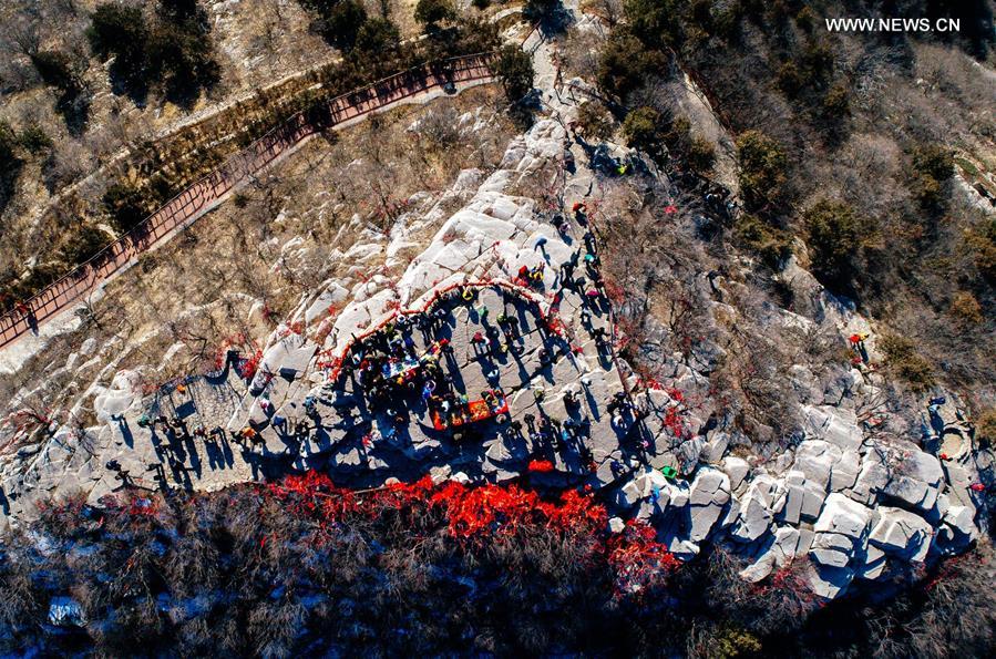 CHINA-JINAN-HIKING ON MOUNTAIN (CN)