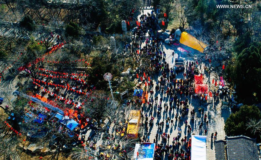 CHINA-JINAN-HIKING ON MOUNTAIN (CN)