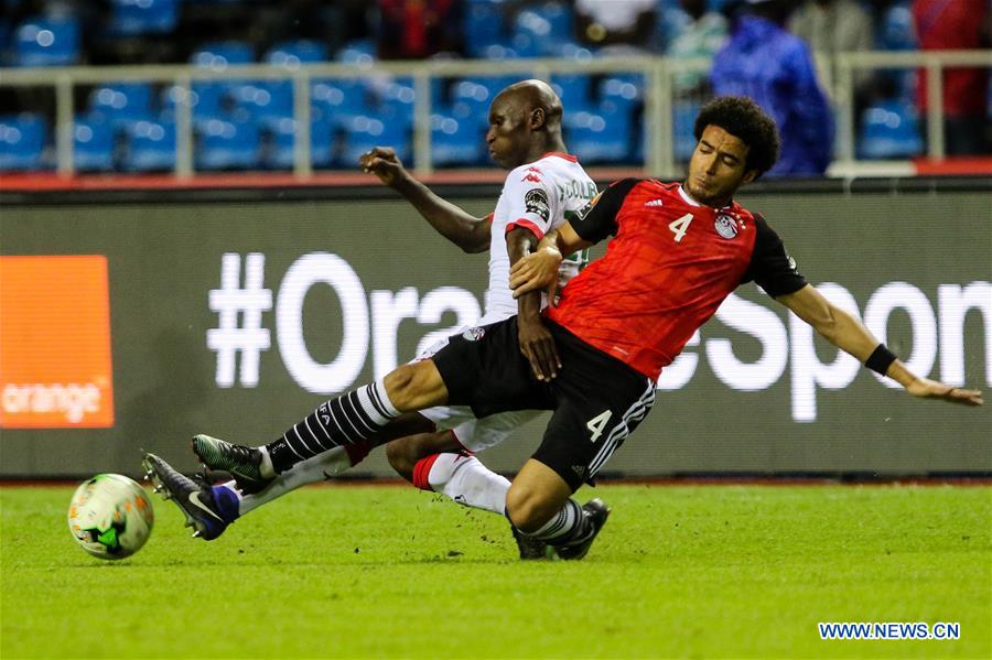 Egypt's Omar Gaber (R) fights for the ball during a semifinal match of 2017 Africa Cup of Nations between Egypt and Burkina Faso in Libreville, Gabon, Feb. 1, 2017. Egypt won 4-3 to enter the final. (Xinhua/Waleed Zain) 