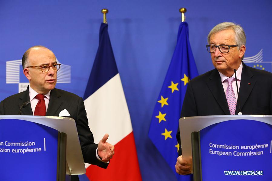 EU-BRUSSELS-CAZENEUVE-JUNCKER