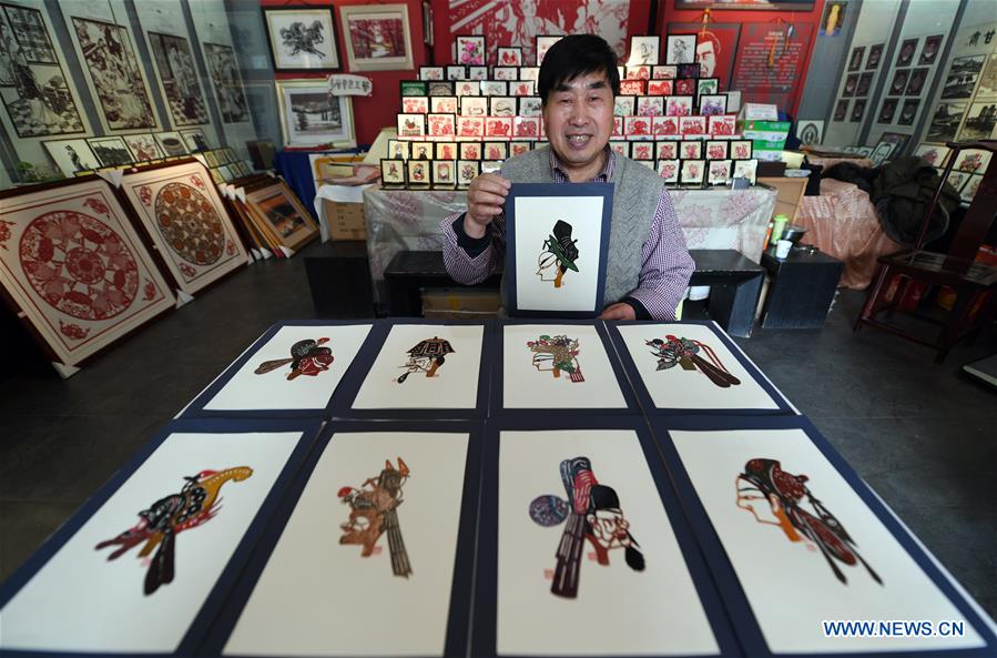 CHINA-LANZHOU-CRAFTSMAN-PAPER CUT (CN)