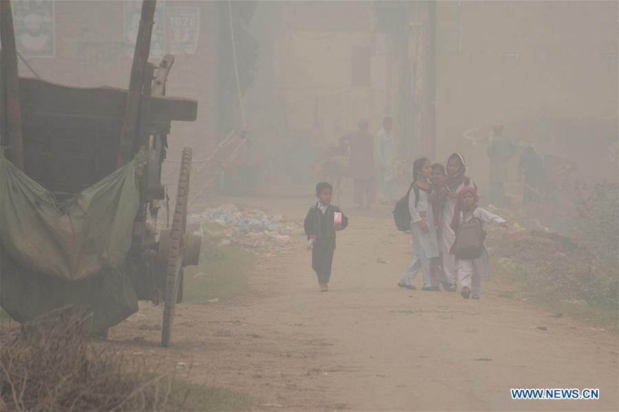 PAKISTAN-LAHORE-WEATHER-FOG