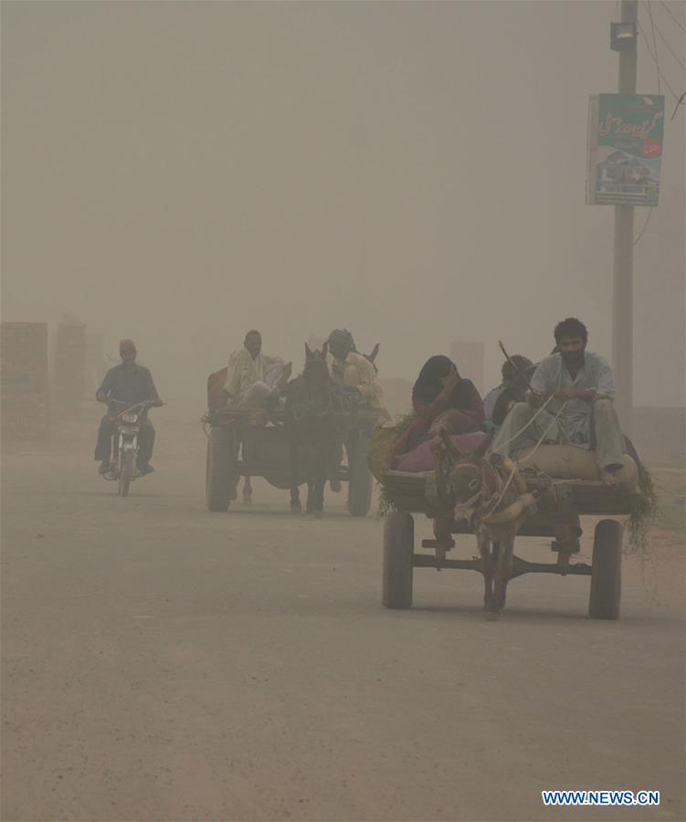PAKISTAN-LAHORE-WEATHER-FOG