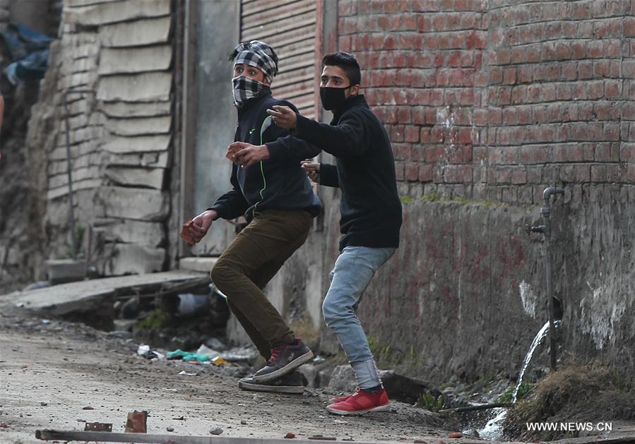 KASHMIR-SRINAGAR-RESTRICTION-CLASH