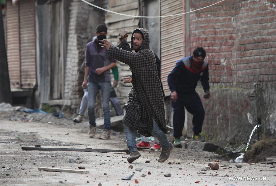 KASHMIR-SRINAGAR-RESTRICTION-CLASH