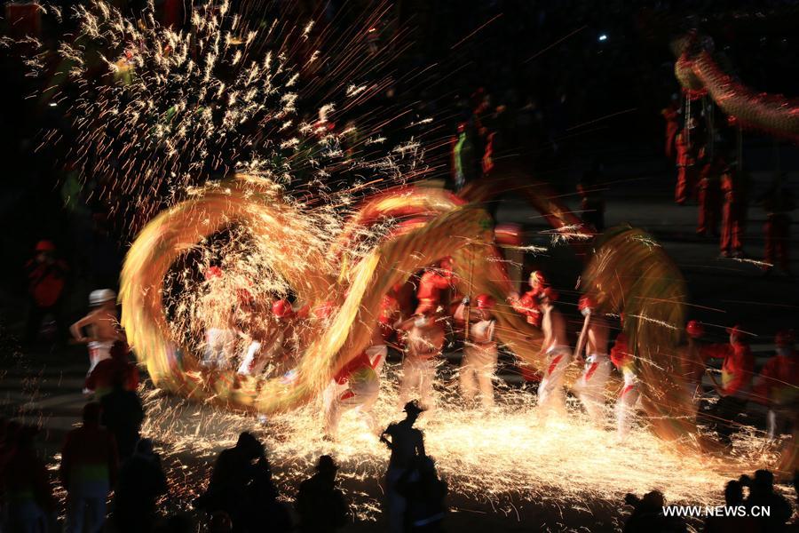 CHINA-LANTERN FESTIVAL-IRON SPARKS (CN)