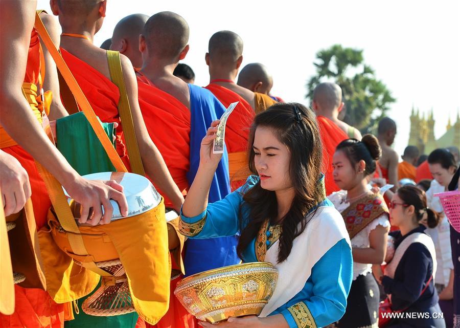 LAOS-VIENTIANE-TAK BAT CEREMONY