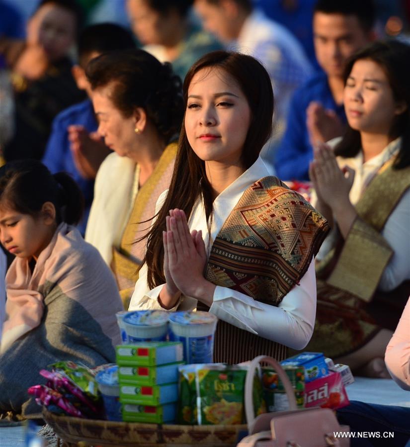 LAOS-VIENTIANE-TAK BAT CEREMONY