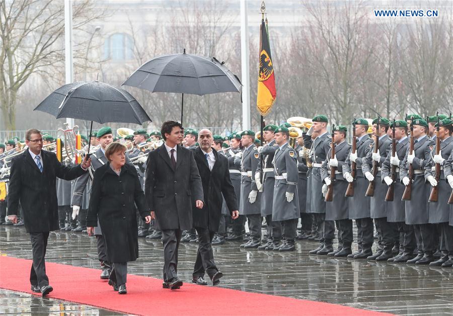 German Chancellor Angela Merkel (2nd L Front) and visiting Canadian Prime Minister Justin Trudeau inspect the honor guard during the welcome ceremony in Berlin, capital of Germany, on Feb. 17, 2017.