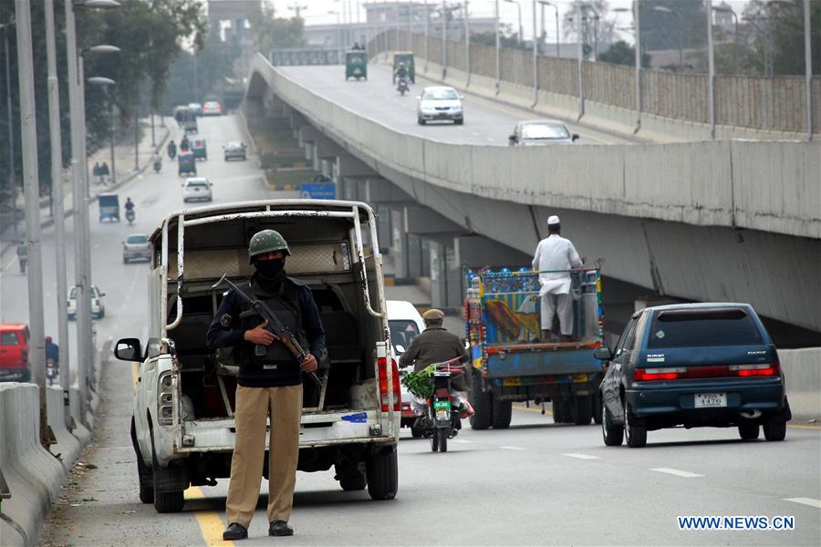 PAKISTAN-PESHAWAR-SECURITY-CHECKING