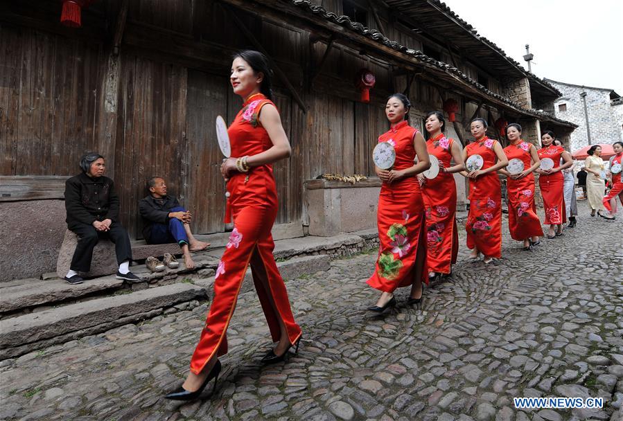 #CHINA-ZHEJIANG-TAIZHOU-QIPAO SHOW (CN)