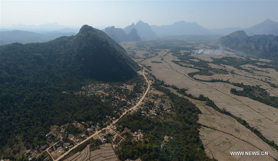 LAOS-VANG VIENG-SCENERY