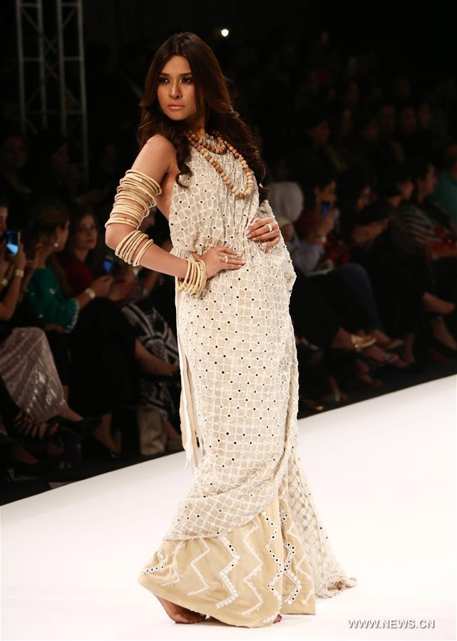 A model presents a creation by designer Afhan Abbasi on the second day of Fashion Pakistan Week Spring/Summer 2017 in southern Pakistani port city of Karachi on Feb. 23, 2017. (Xinhua/Arshad) 