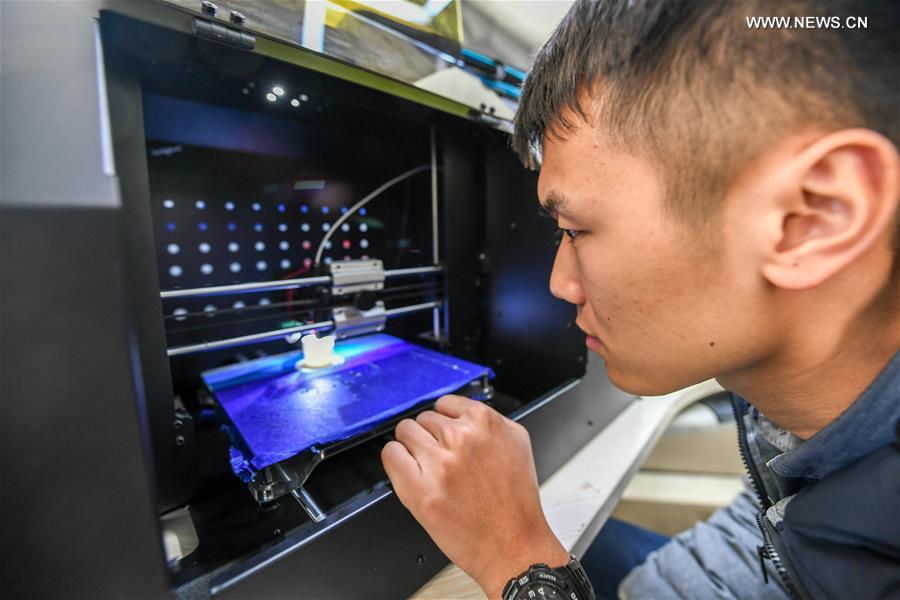 CHINA-ZHENGZHOU-ROBOT-SIGN LANGUAGE (CN)