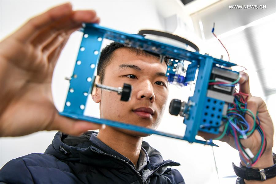 CHINA-ZHENGZHOU-ROBOT-SIGN LANGUAGE (CN)