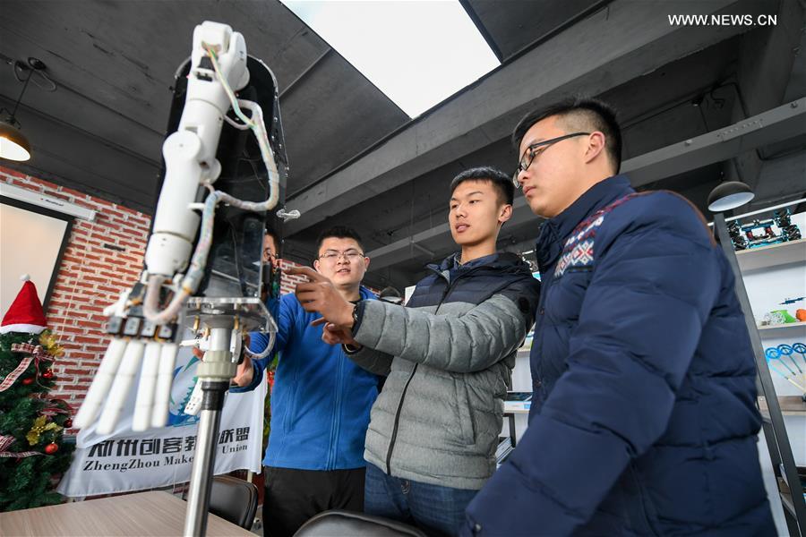 CHINA-ZHENGZHOU-ROBOT-SIGN LANGUAGE (CN)