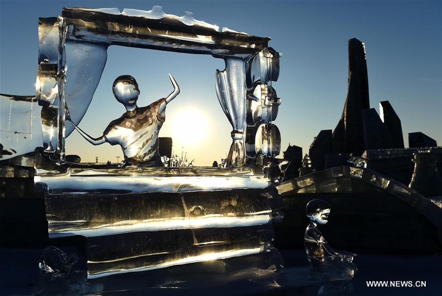 Ice sculptures began to melt as temperature rose recently. Ice sculptures began to melt as temperature rose recently.