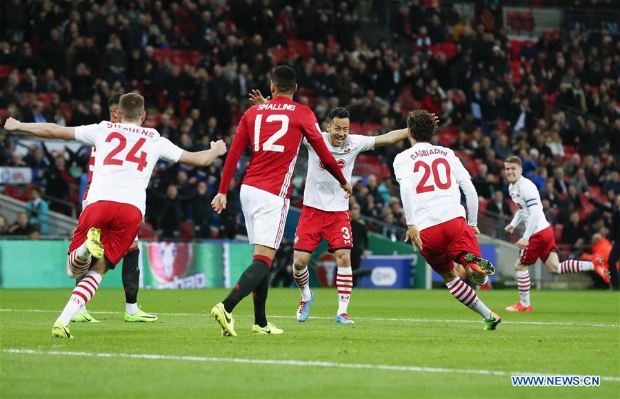 Southampton's Manolo Gabbiadini (2nd R) celebrates after scoring during the EFL Cup Final between Manchester United and Southampton at Wembley Stadium in London, Britain on Feb. 26, 2017. (Xinhua/Han Yan) 