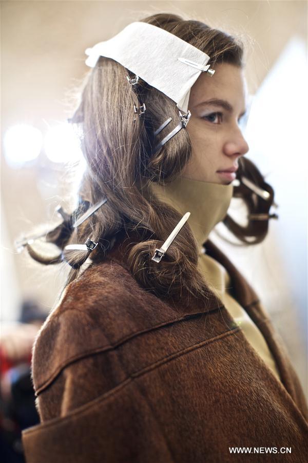 ITALY-MILAN-FASHION WEEK-RICOSTRU