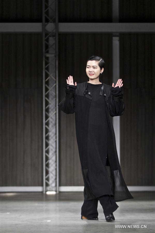 ITALY-MILAN-FASHION WEEK-RICOSTRU