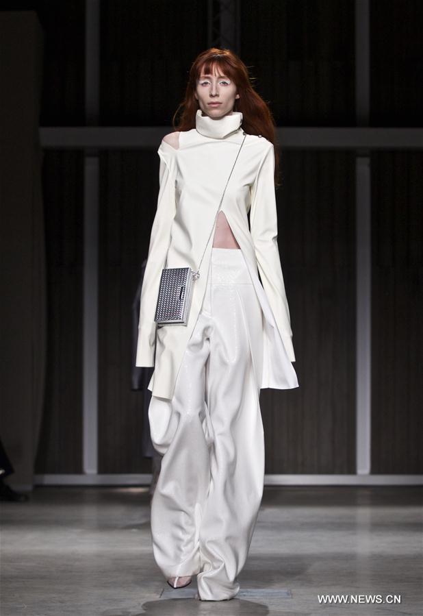 ITALY-MILAN-FASHION WEEK-RICOSTRU