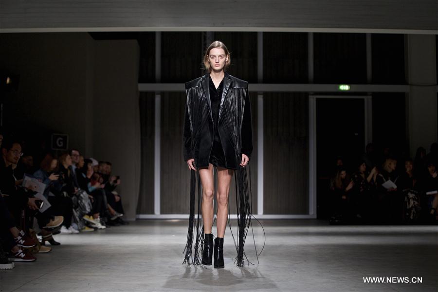 ITALY-MILAN-FASHION WEEK-RICOSTRU