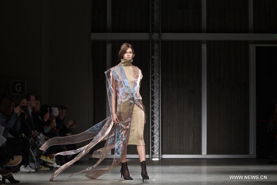 ITALY-MILAN-FASHION WEEK-RICOSTRU