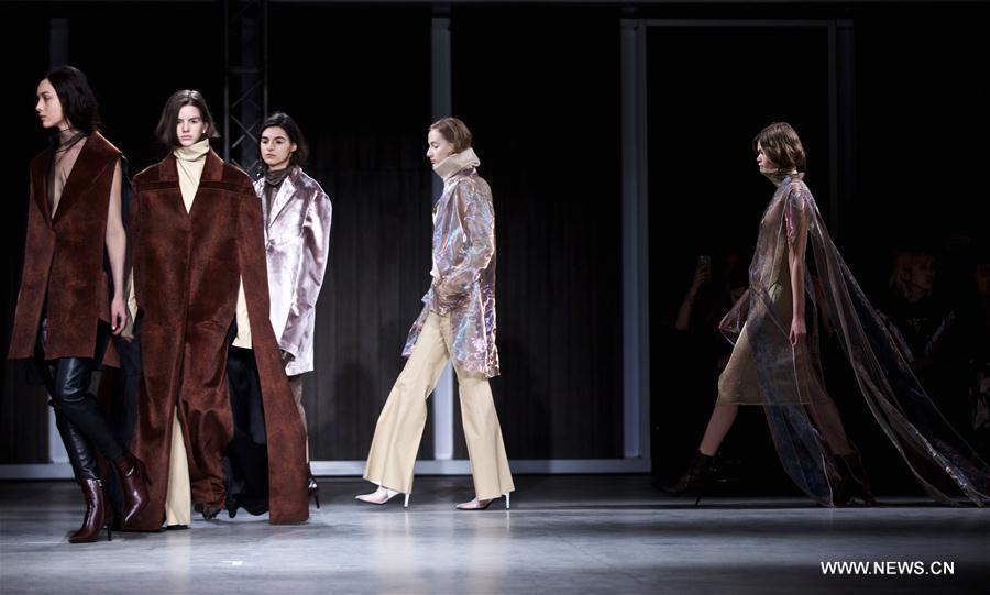 ITALY-MILAN-FASHION WEEK-RICOSTRU