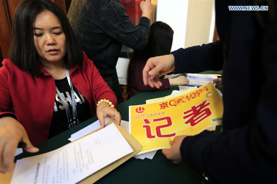(TWO SESSIONS)CHINA-BEIJING-CPPCC-JOURNALIST-CREDENTIALS (CN)