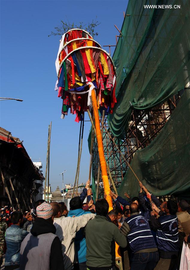 Nepalese people hoist a colorful pole known as 'chir' to mark the beginning of the week-long Holi festival in Kathmandu, Nepal, March 5, 2017. Nepalese people hoist a colorful pole known as 'chir' to mark the beginning of the week-long Holi festival in Kathmandu, Nepal, March 5, 2017.