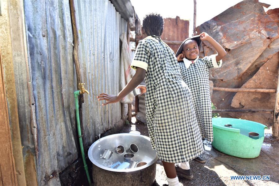 KENYA-NAIROBI-FREE LUNCH FOR CHILDREN