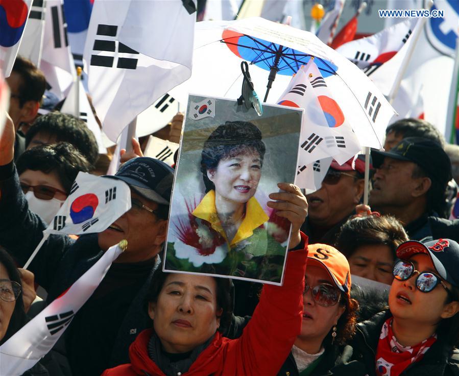 People supporting Park Geun-hye rally before the Constitutional Court's ruling on Park's impeachment in Seoul, South Korea, March 10, 2017. 