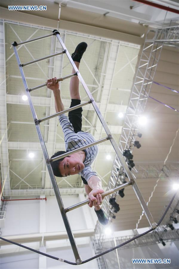 CHINA-SHANGHAI-CIRCUS SCHOOL-XINJIANG STUDENTS (CN)