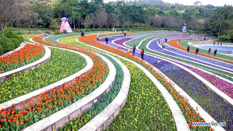 People visit Changshouhu scenic spot in Chongqing, southwest China, March 16, 2017. (Xinhua/Li Renzi)