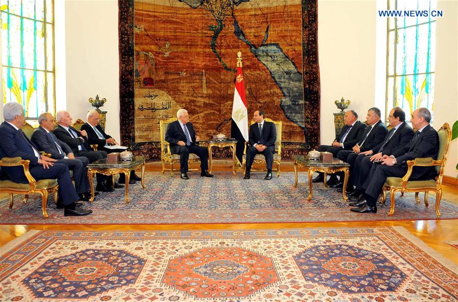 Egyptian President Abdel-Fattah al-Sisi (5th R) meets with visiting Palestinian President Mahmoud Abbas (5th L) in Cairo, Egypt, on March 20, 2017. 