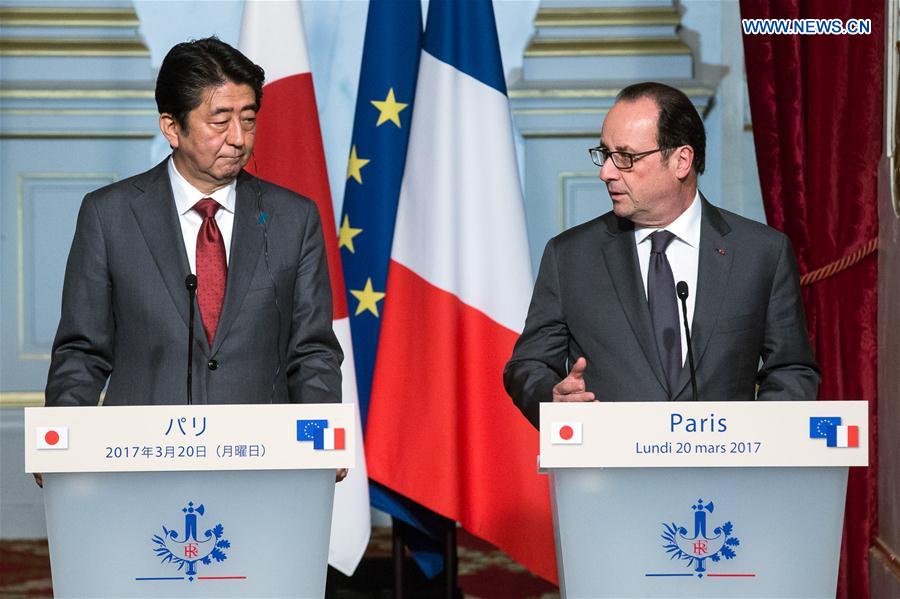 French President Francois Hollande (R) and visiting Japanese Prime Minister Shinzo Abe attend a joint press conference at the Elysee Palace in Paris, France, on March 20, 2017. French President Francois Hollande (R) and visiting Japanese Prime Minister Shinzo Abe attend a joint press conference at the Elysee Palace in Paris, France, on March 20, 2017.
