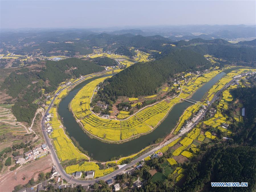 Photo taken on March 20, 2017 shows the farmland in Sanyuan Township of Santai County, southwest China's Sichuan Province. In recent years, villages in Sichuan Province developed the countryside tourism by improving the service and environment. (Xinhua/Jiang Hongjing) 