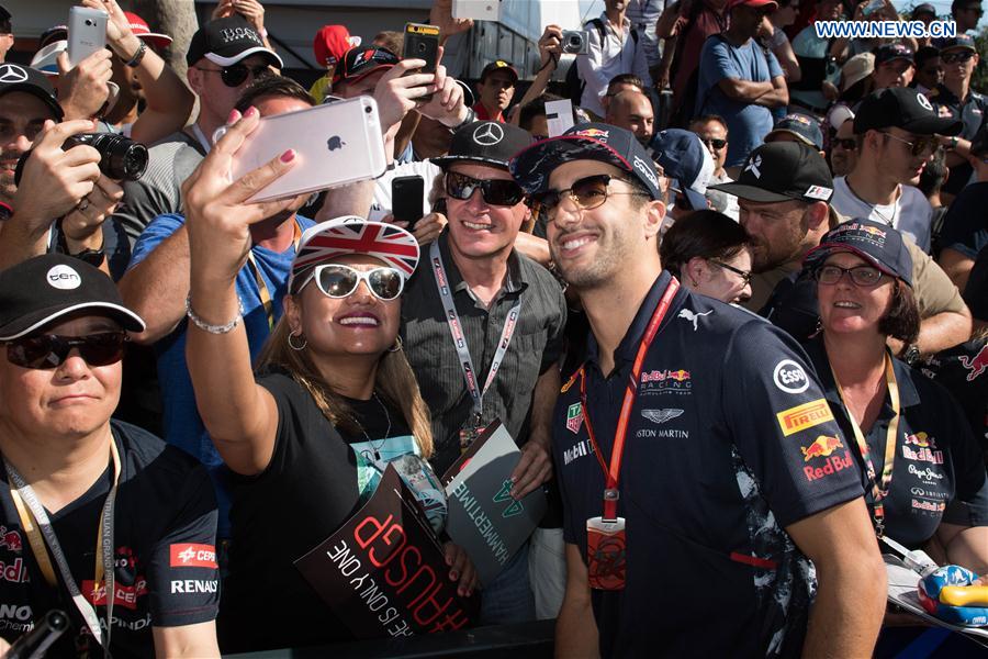 Red Bull Racing Formula One driver Daniel Ricciardo(R) of Australia poses for selfies with his fans as he arrives for the third practice session ahead of the Australian Formula One Grand Prix at Albert Park circuit in Melbourne, Australia on March 25, 2017. Red Bull Racing Formula One driver Daniel Ricciardo(R) of Australia poses for selfies with his fans as he arrives for the third practice session ahead of the Australian Formula One Grand Prix at Albert Park circuit in Melbourne, Australia on March 25, 2017.