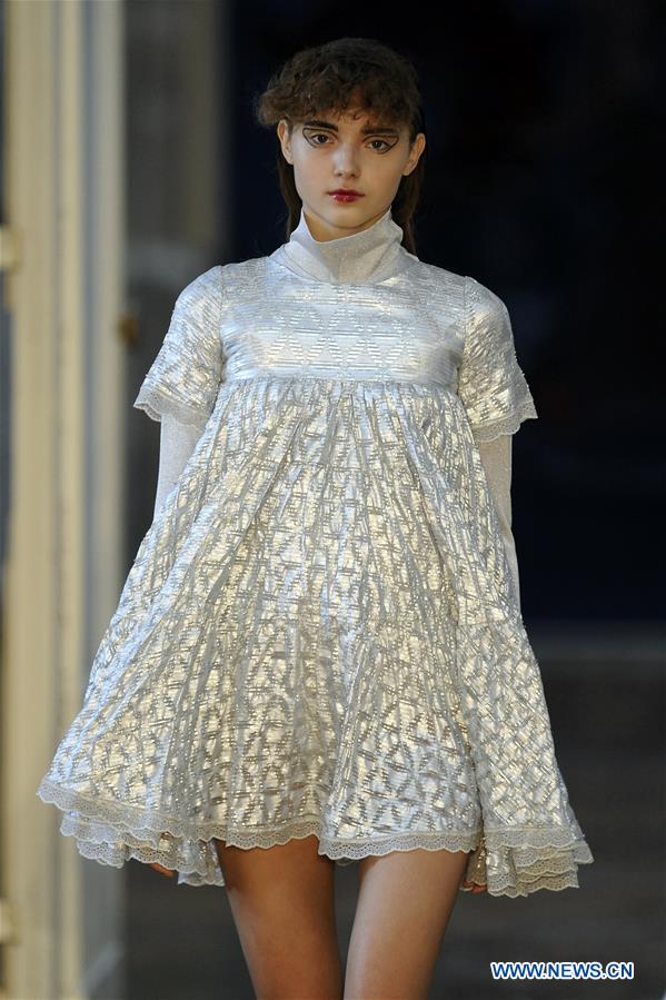 A model presents a creation of designer Katty Xiomara during the 40th Portugal Fashion Week in Porto, Portugal, on March 24, 2017. (Xinhua/Paulo Duarte) 