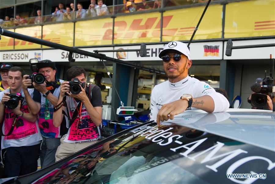 Mercedes AMG Petronas Formula One driver Lewis Hamilton (R) of Britain celebrates after winning the qualifying session of the Australian Formula One Grand Prix at Albert Park circuit in Melbourne, Australia on March 25, 2017. Lewis Hamilton will start from the pole position. The Australian Formula One Grand Prix will take place in Melbourne on March 26. (Xinhua/Bai Xue) Mercedes AMG Petronas Formula One driver Lewis Hamilton (R) of Britain celebrates after winning the qualifying session of the Australian Formula One Grand Prix at Albert Park circuit in Melbourne, Australia on March 25, 2017. Lewis Hamilton will start from the pole position. The Australian Formula One Grand Prix will take place in Melbourne on March 26. (Xinhua/Bai Xue)