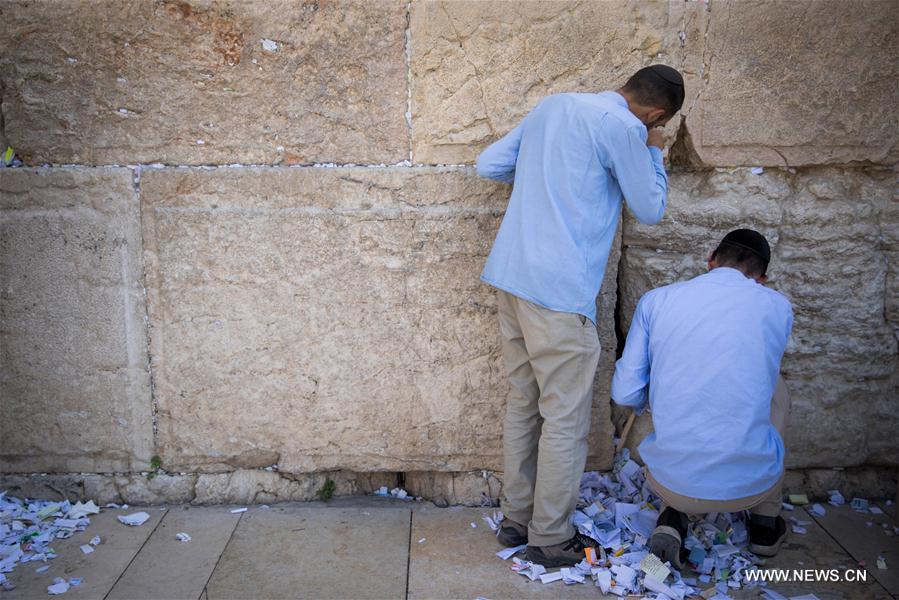 MIDEAST-JERUSALEM-WESTERN WALL-NOTES