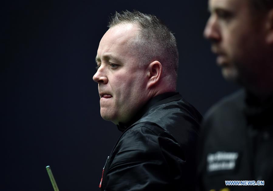 John Higgins (L) of Scotland competes during the 3rd round match against Mark Williams of Wales at the 2017 World Snooker China Open Tournament in Beijing, capital of China, March 30, 2017. Mark Williams won 5-4. John Higgins (L) of Scotland competes during the 3rd round match against Mark Williams of Wales at the 2017 World Snooker China Open Tournament in Beijing, capital of China, March 30, 2017. Mark Williams won 5-4.