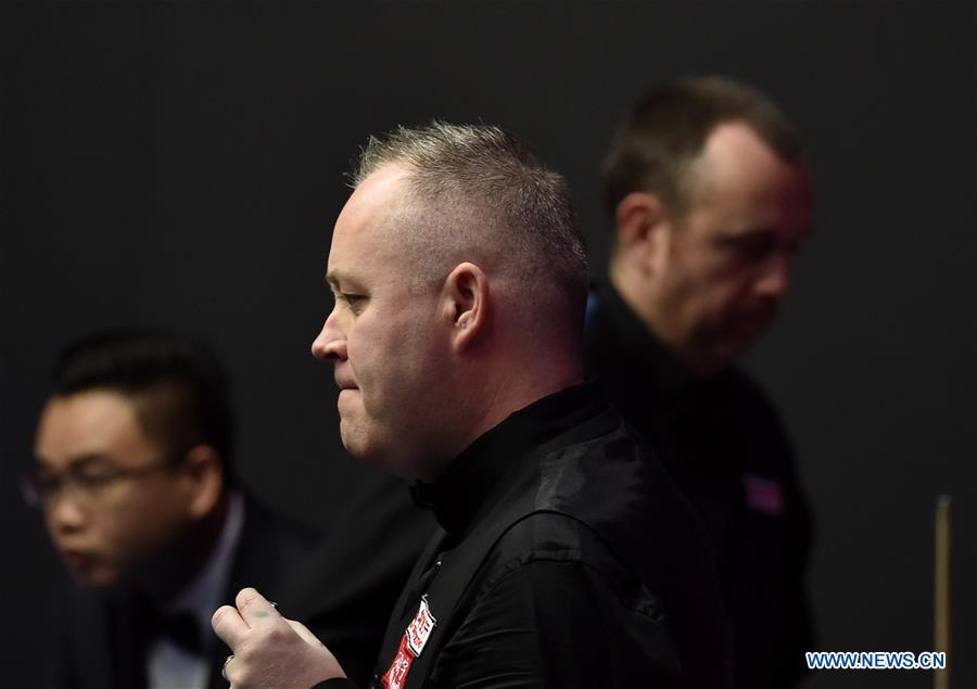 John Higgins (front) of Scotland competes during the 3rd round match against Mark Williams of Wales at the 2017 World Snooker China Open Tournament in Beijing, capital of China, March 30, 2017. Mark Williams won 5-4. John Higgins (front) of Scotland competes during the 3rd round match against Mark Williams of Wales at the 2017 World Snooker China Open Tournament in Beijing, capital of China, March 30, 2017. Mark Williams won 5-4.